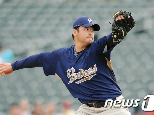 韓国国籍を放棄し、米国メジャーリーグで活動した元野球選手ペク・チャスン氏（37）が国籍回復訴訟を提起したが、裁判所は兵役逃れ目的で米国国籍を取得したとして、これを許可することができないと判断した。