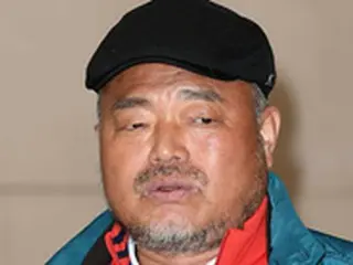 性暴行疑惑で「嫌疑なし」とされた歌手キム・フングク、歌手協会長辞任は「事実無根」