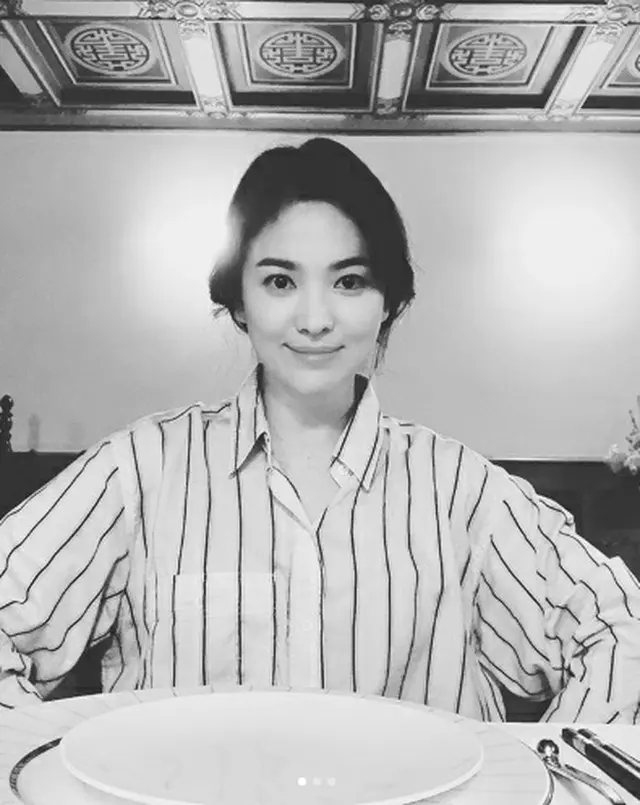”ソン・ジュンギの妻”ソン・ヘギョ、近況報告 ”優雅な笑顔”で男性ファンを虜に（提供:OSEN）