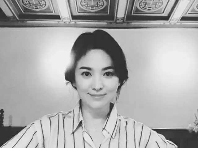 ”ソン・ジュンギの妻”ソン・ヘギョ、近況報告 ”優雅な笑顔”で男性ファンを虜に（提供:OSEN）