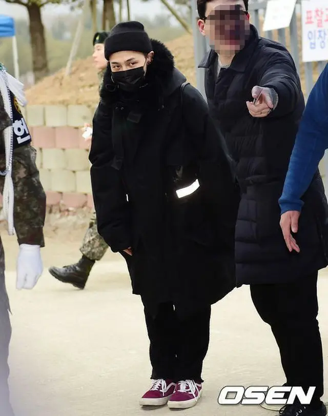 軍服務中の「BIGBANG」G-DRAGONが右足首の手術のために入院したという説が提起された。（提供:OSEN）