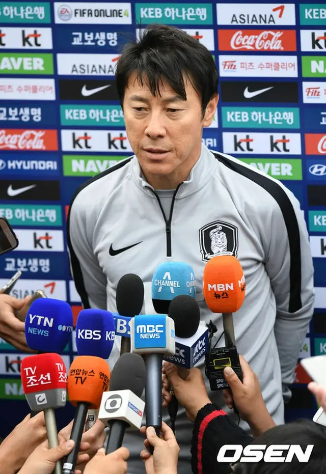 韓国代表監督、イ・グノの離脱に言及 「残念だが、ソンミン－スンウ－ジャチョルから2トップ」