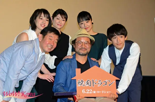 映画「焼肉ドラゴン」舞台挨拶イベントに登壇した鄭義信監督、キム・サンホ、大江晋平、桜庭ななみ、真木よう子、井上真央
