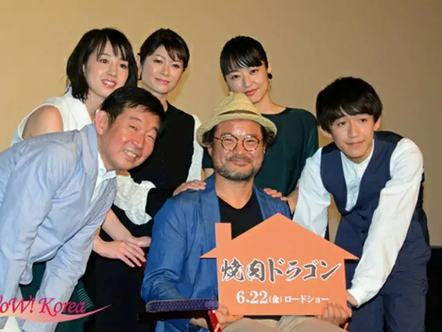 映画「焼肉ドラゴン」舞台挨拶イベントに登壇した鄭義信監督、キム・サンホ、大江晋平、桜庭ななみ、真木よう子、井上真央