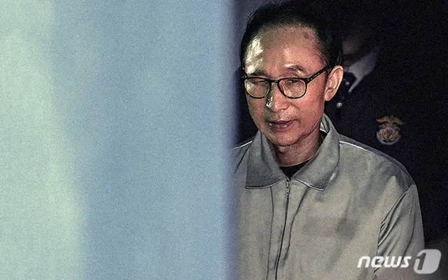 110億ウォン（約11億円）台の賄賂授受容疑で起訴された李明博（イ・ミョンバク）元大統領の初公判に対して裁判所が撮影を許可した。（提供:news1）