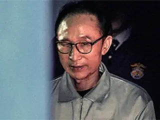 李明博元大統領、きょう初公判＝裁判所が撮影を許可