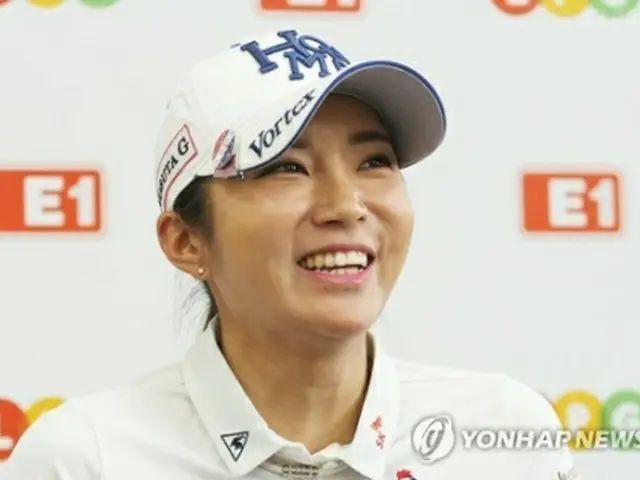 第１ラウンドを終えた感想を語るイ・ボミ（ＫＬＰＧＡ提供）＝２５日、利川（聯合ニュース）