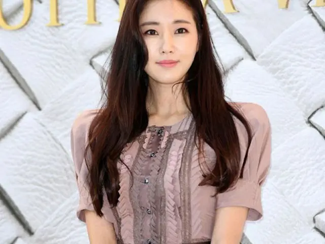 海外で転落事故に遭い手術を受けた韓国女優キム・サラン（40）が、退院したことを伝えた。（提供:OSEN）