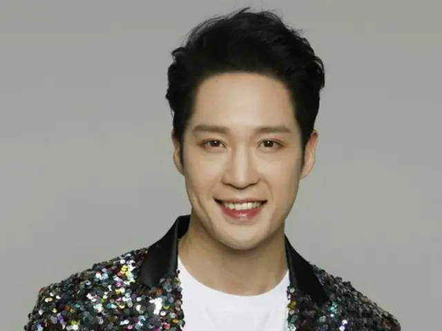 韓国トロット界に異色の新人登場、元「H.O.T.」バックダンサーのチン・イヒョン 「再結成したKANGTA、真っ先に連絡を」(提供:OSEN)