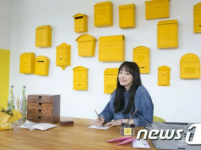 東西食品、女優イ・ナヨンと「モカ郵便局」一日配達員イベント実施＝韓国