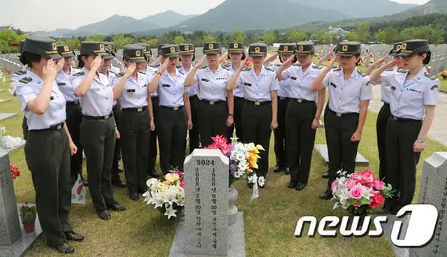 文大統領、「顕忠日（韓国殉国烈士の日/戦没者追悼の記念日）追悼式」に出席＝韓国