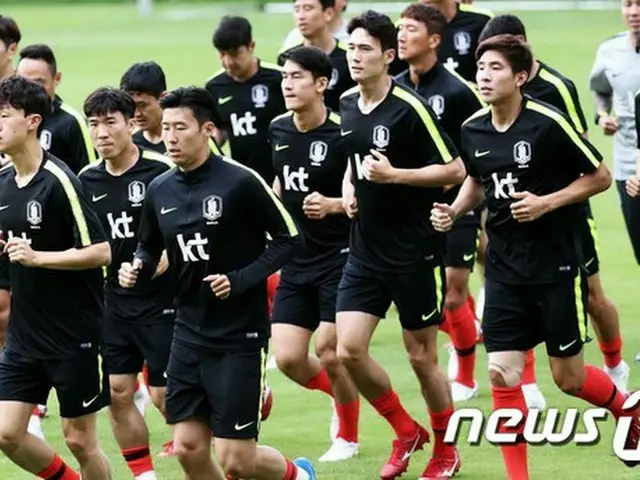 ＜W杯＞最後の”公開テスト”を控える韓国代表、インスブルックへ移動