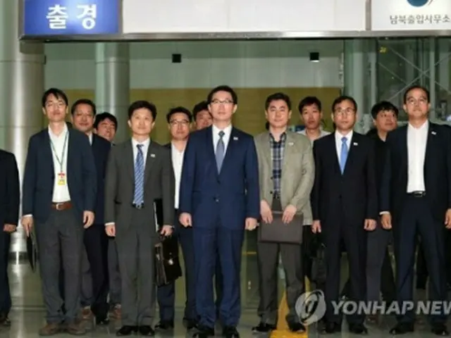 訪朝する推進団(写真共同取材団)=8日、坡州(聯合ニュース)