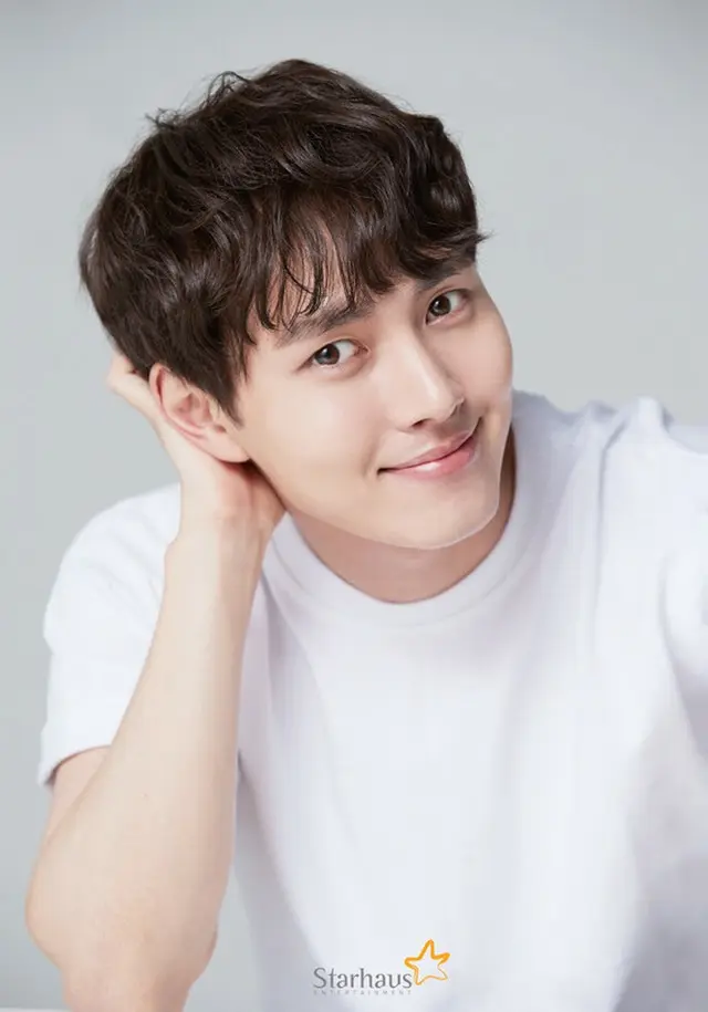 韓国俳優イ・ミノがイ・テリに活動名を変更し、Starhausエンターテインメントと専属契約を結んだ。（提供:news1）