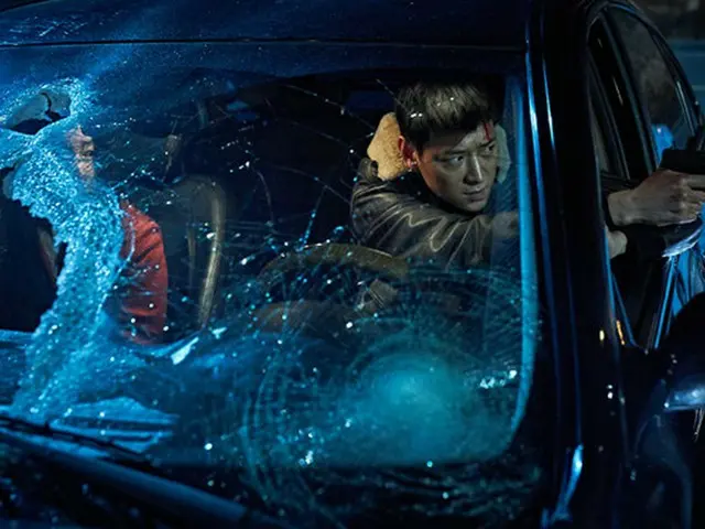 【公式】カン・ドンウォン＆ハン・ヒョジュ＆チョン・ウソン出演「人狼」、7月25日公開へ（提供:OSEN）