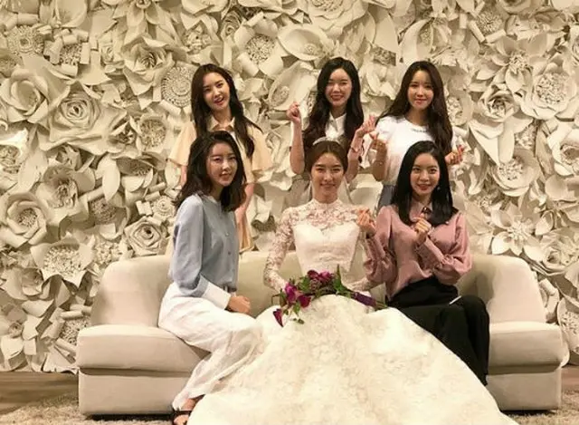 「Dal★shabet」スビンが元メンバー、ガウンの結婚を祝福し、完全体が集まった姿を公開した。（提供:OSEN）