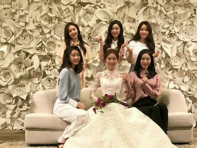 「Dal★shabet」スビンが元メンバー、ガウンの結婚を祝福し、完全体が集まった姿を公開した。（提供:OSEN）