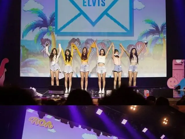 「AOA」が6月30日、ソウル・成均館大学の新千年ホールでファンミーティング「T(W)O ELVIS」を開催し、ファンと触れ合った。（提供:OSEN）