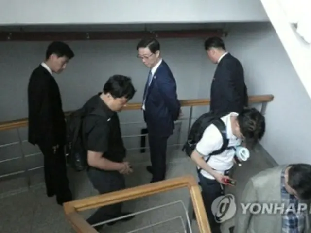 ６月８日、開城工業団地内の南北交流協力協議事務所を点検する韓国の関係者（資料写真、統一部提供）＝（聯合ニュース）