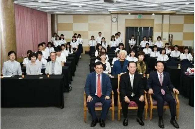 慶州市内のホテルで修学旅行生歓迎会が行われ、朱洛栄慶州市長などがあいさつした（慶州市提供）＝（聯合ニュース）