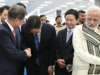 ［写真］文大統領とサムスントップ