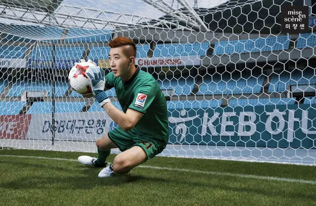ロシアW杯で”韓国シンデレラボーイ”に浮上したGKチョ・ヒョヌ、ヘアワックスCMモデルに抜てき！（提供:news1）
