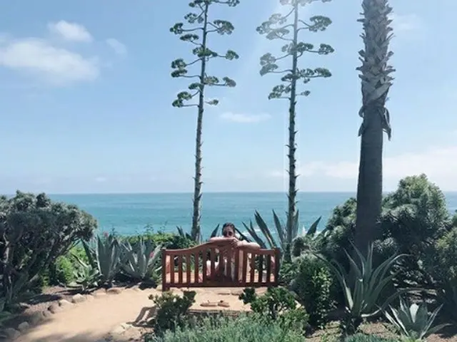 女優ソン・ヘギョがビーチをバックに久しぶりに日常を公開した。(提供:OSEN）