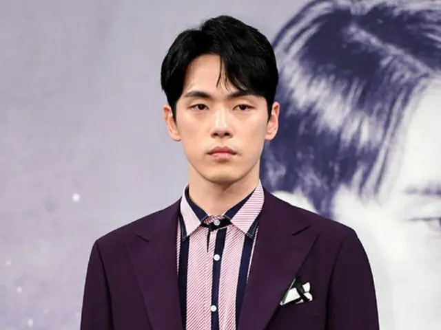 韓国俳優キム・ジョンヒョン（28）が、MBCの新ドラマ「時間」の制作発表会で無表情を一貫し、騒動になっている中、所属事務所側が「役に入り込みすぎた」と謝罪した。（提供:OSEN）