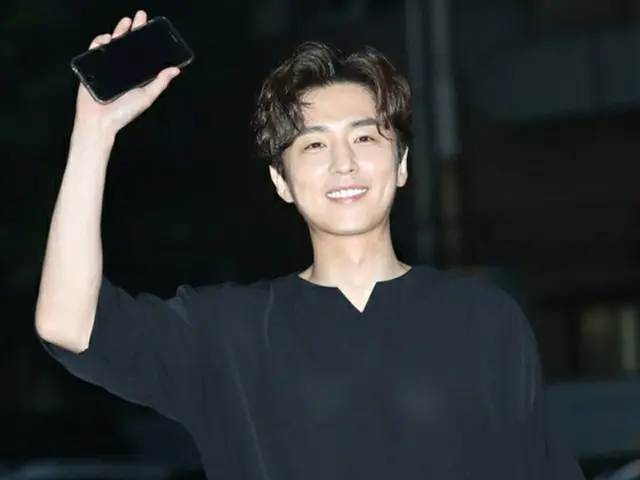 【公式】俳優シン・ドンウク、9歳年下の漢方医と交際…出会いは“スターとファン”の関係から