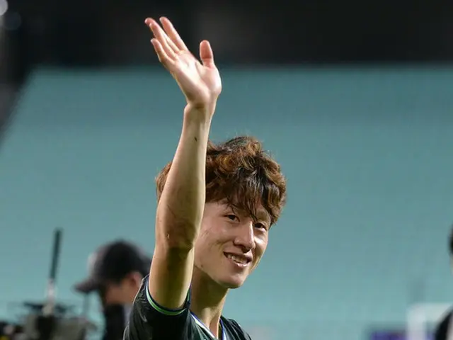＜サッカー＞「2017KリーグMVP」のイ・ジェソン、ブンデスリーガ2部のホルシュタイン・キール移籍（提供:news1）