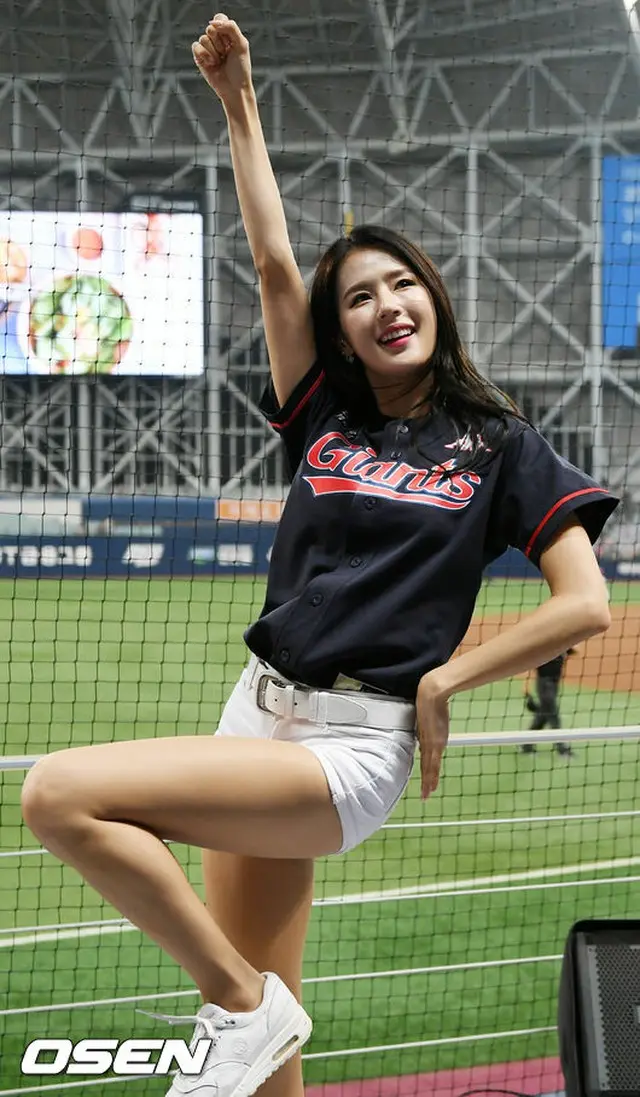 韓国チアリーダーのパク・キリャンがバラエティ番組に続いてラジオ番組にまで出演し、話題の中心になっている。（提供:OSEN）