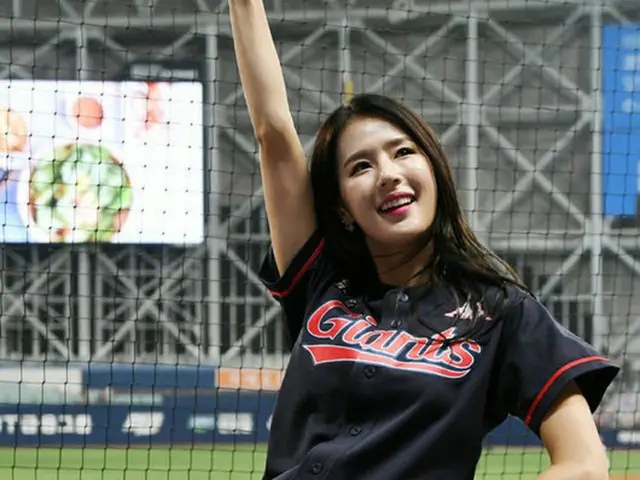 韓国チアリーダーのパク・キリャンがバラエティ番組に続いてラジオ番組にまで出演し、話題の中心になっている。（提供:OSEN）