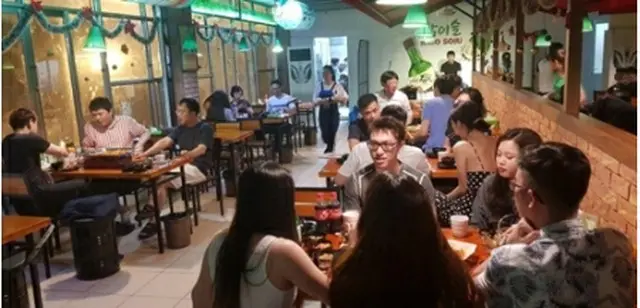 韓国焼酎を提供するベトナム・ハノイの居酒屋（ハイト真露提供）＝（聯合ニュース）