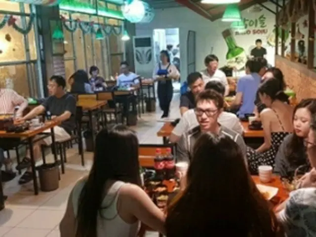 韓国焼酎を提供するベトナム・ハノイの居酒屋（ハイト真露提供）＝（聯合ニュース）