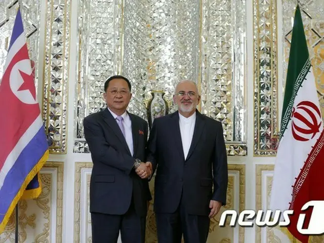 北朝鮮のリ・ヨンホ外相とイランのザリフ外相の会談が7日（現地時間）イランで開かれた。（提供:news1）