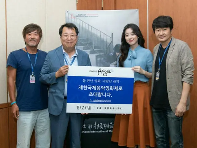 女優ハン・ヒョジュが11日、第14回堤川国際音楽映画祭「シネマエンジェル」寄付式で、11人目のシネマエンジェルとして、映画祭のチケット500枚に当たる基金を手渡した。（提供:OSEN）