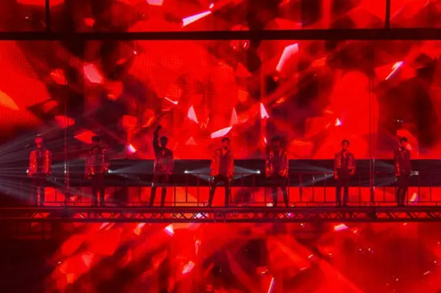 「iKON」が18日午後、ソウル・オリンピック公園体操競技場で、「iKON 2018 CONTINUE TOUR」を開催した。（提供:OSEN）