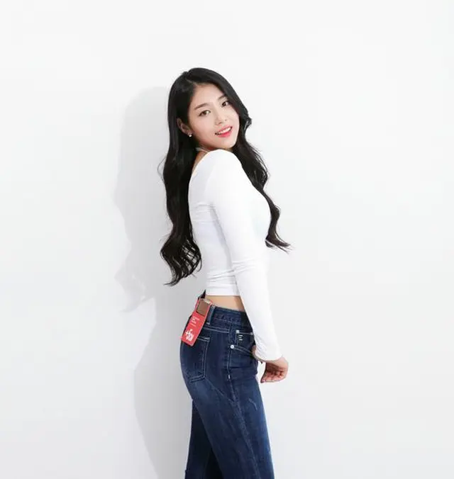 “60kgアイドル”ジソン（少女注意報）、ジーンズモデルに抜てき（提供:OSEN）