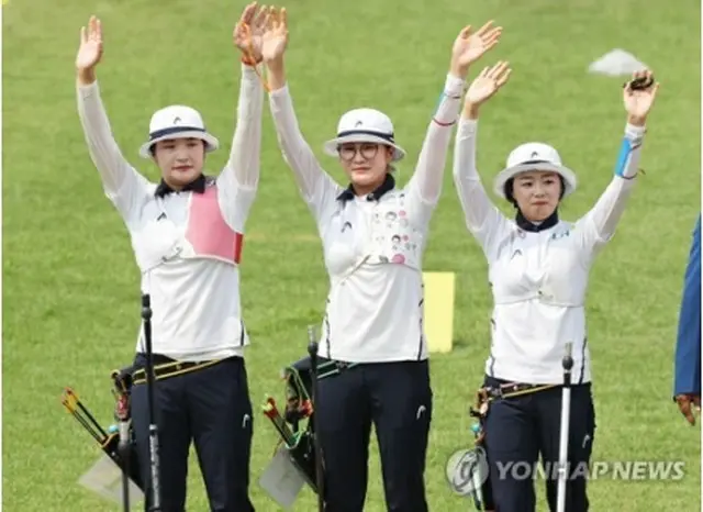 決勝終了後、手を振る韓国代表＝２７日、ジャカルタ（聯合ニュース）