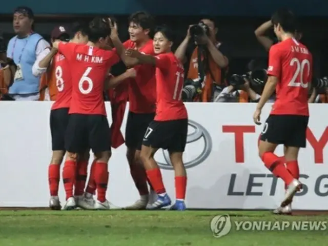 勝利を決め、喜ぶ韓国の選手たち＝２７日、ブカシ（聯合ニュース）