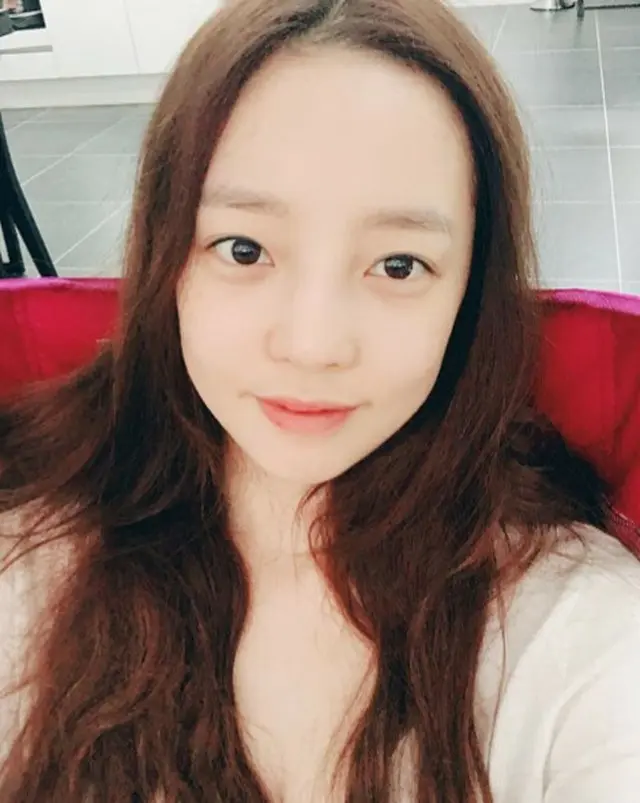 韓国歌手ク・ハラ（KARA）が、すっぴん写真を公開して話題を呼んでいる。（提供:OSEN）