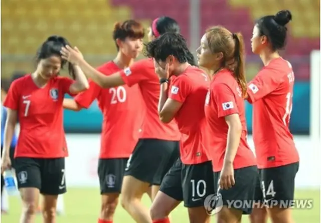 日本に敗れ肩を落とす韓国の選手＝２８日、パレンバン（聯合ニュース）