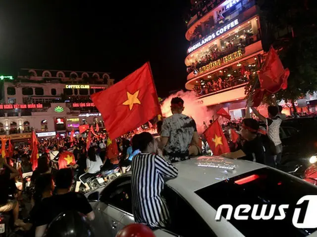 ＜2018ア大会＞韓国とのサッカー準決勝控えるベトナム、特別機でサポーター1千人が現地へ