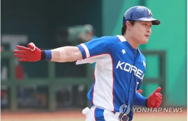 ３回に先制ホームランを放った韓国の金河城（キム・ハソン）＝３０日、ジャカルタ（聯合ニュース）