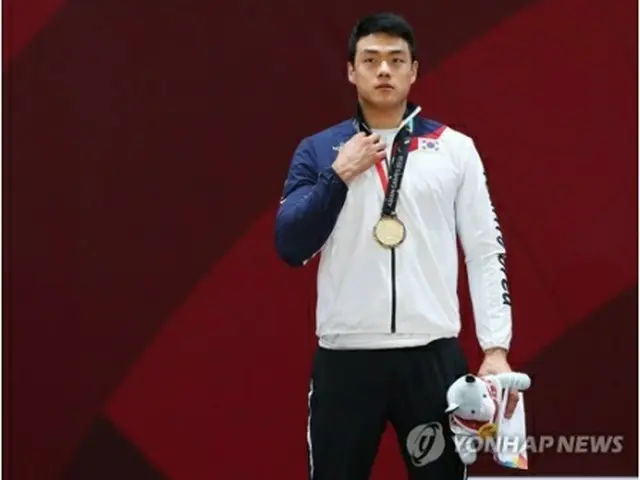 柔道男子９０キロ級で金メダルを獲得したクァク・ドンハン＝３１日、ジャカルタ（聯合ニュース）