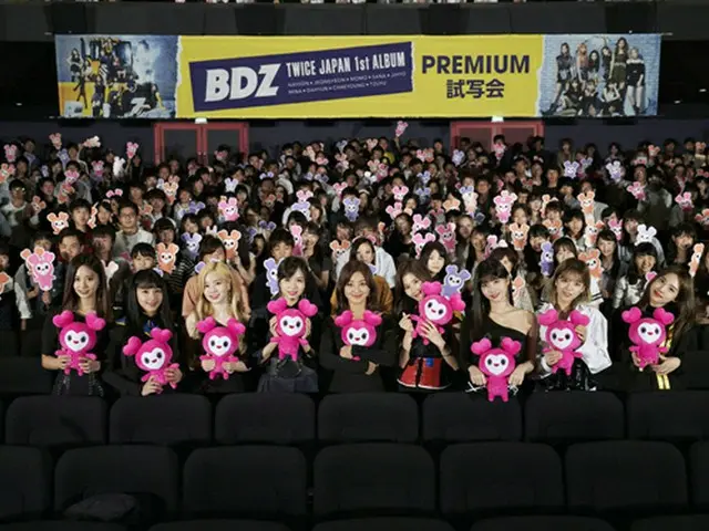 「TWICE」、12日発売JAPAN 1st アルバム「BDZ」のプレミアム試写会開催！（オフィシャル）