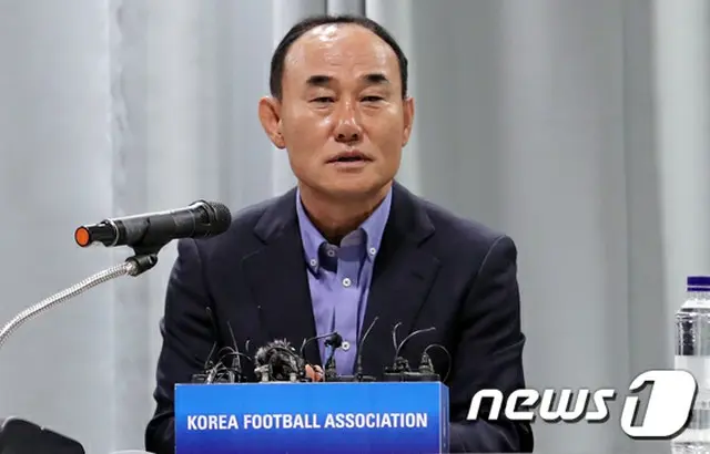 ア大会”金メダル”のサッカー韓国代表監督、記者会見 「シナリオ通りの動き」
