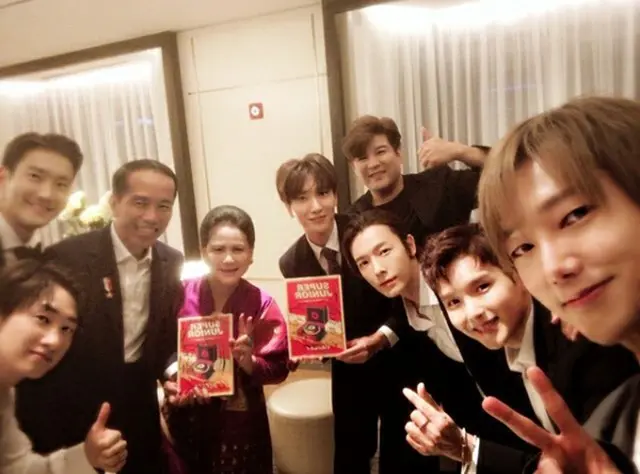 韓国ボーイズグループ「SUPER JUNIOR」が、インドネシアのジョコ・ウィドド大統領夫妻に会った。（提供:OSEN）