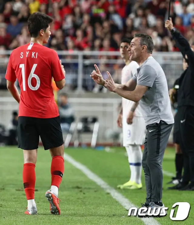 ＜サッカー＞90分間フル出場の韓国キ・ソンヨン、チリ戦の最優秀選手に