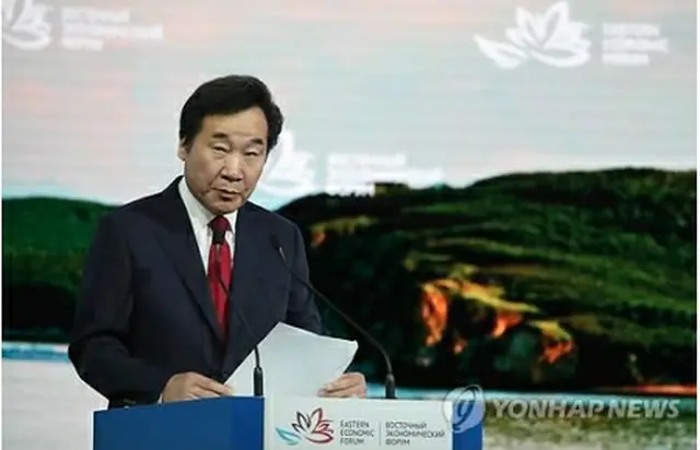 基調演説を行う李氏＝１２日、ウラジオストク（聯合ニュース）